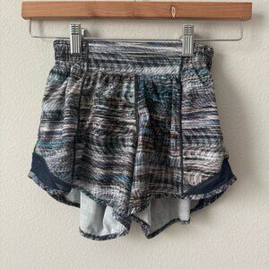 Lululemon Hotty Hot Short Low Rise 4" Digital Oasis Grey Multi/ True Navy Size 2